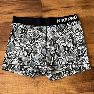 Nike Pro snakeskin print shorts size large
